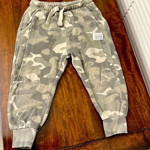 Zara camo sweatpants